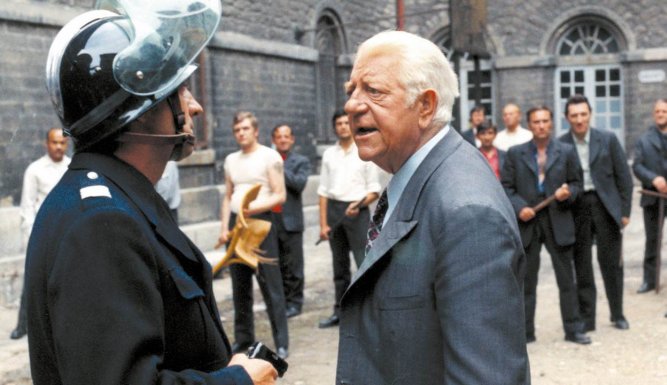 Deux hommes dans la ville